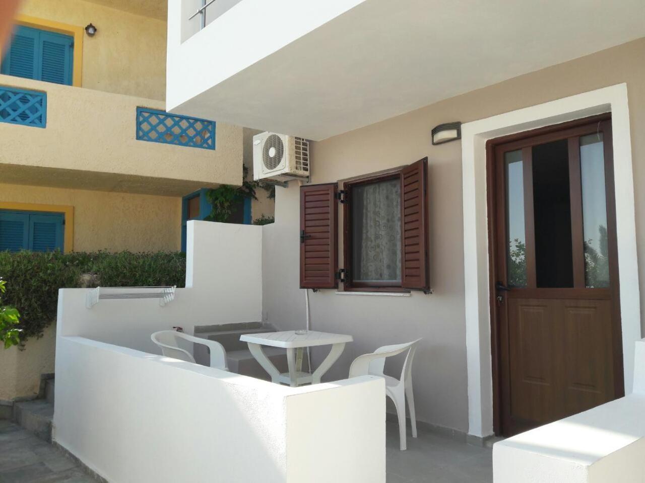 Blue Ocean Apartments Makrýgialos Extérieur photo