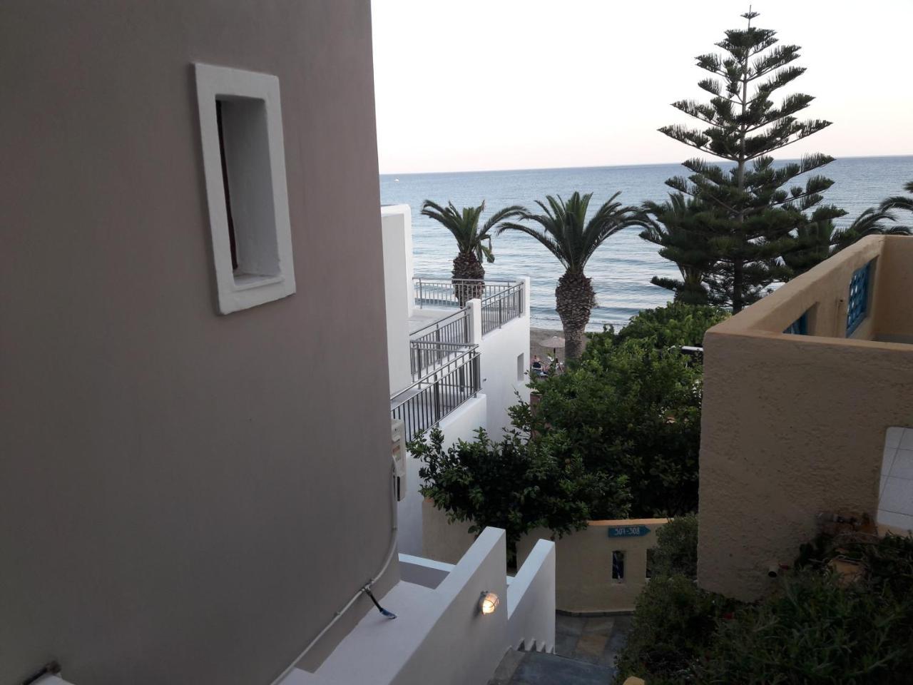 Blue Ocean Apartments Makrýgialos Extérieur photo