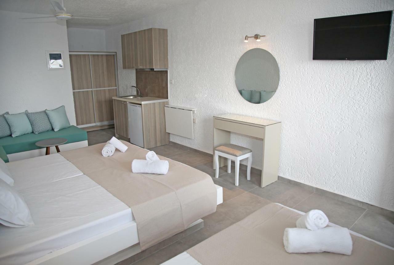 Blue Ocean Apartments Makrýgialos Extérieur photo