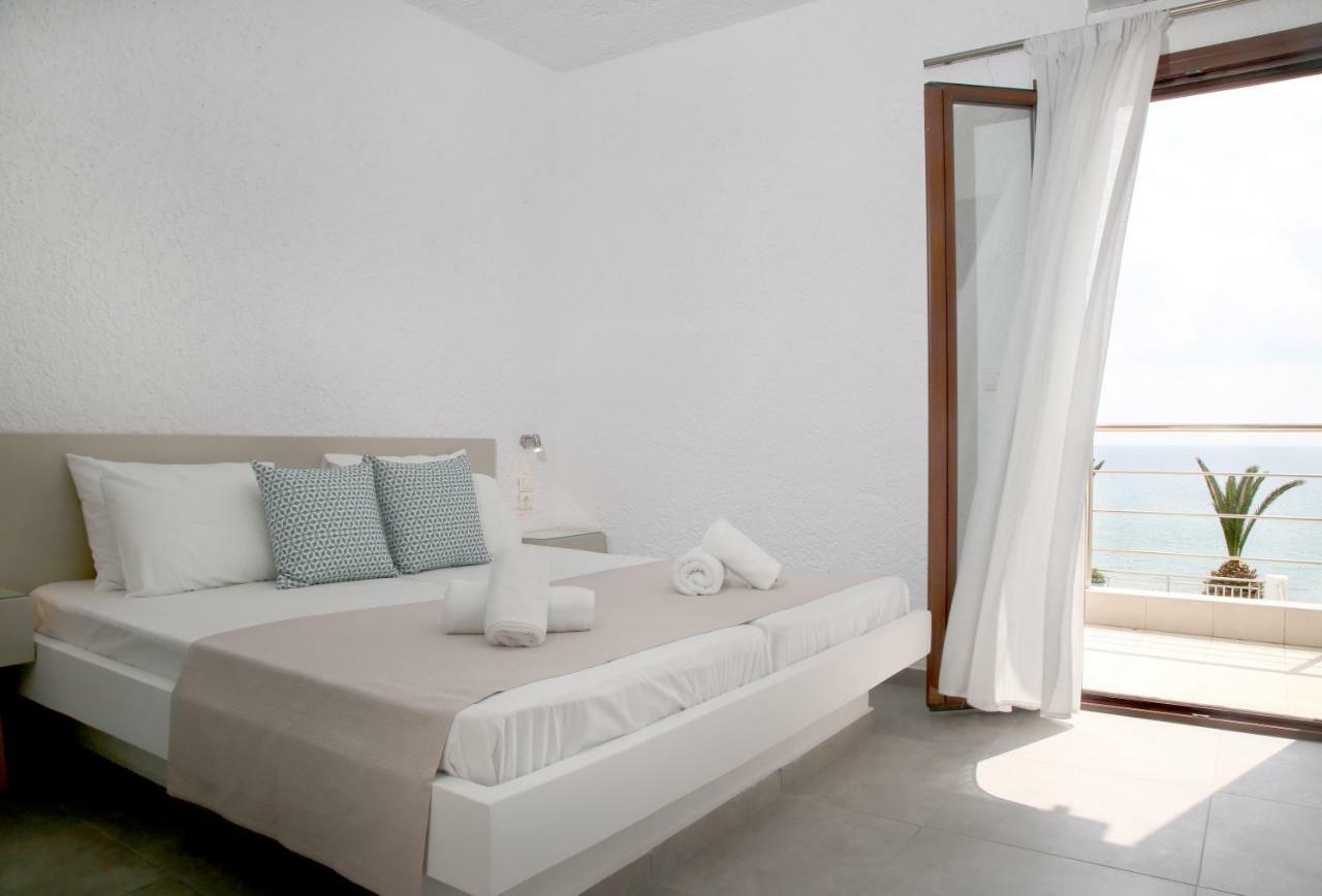 Blue Ocean Apartments Makrýgialos Extérieur photo