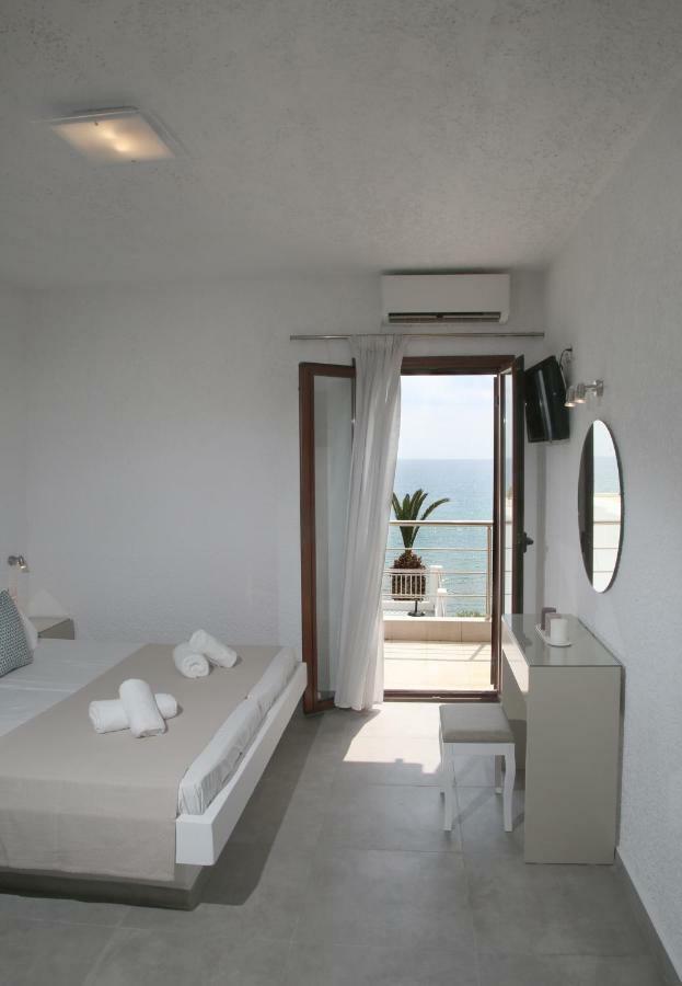 Blue Ocean Apartments Makrýgialos Extérieur photo