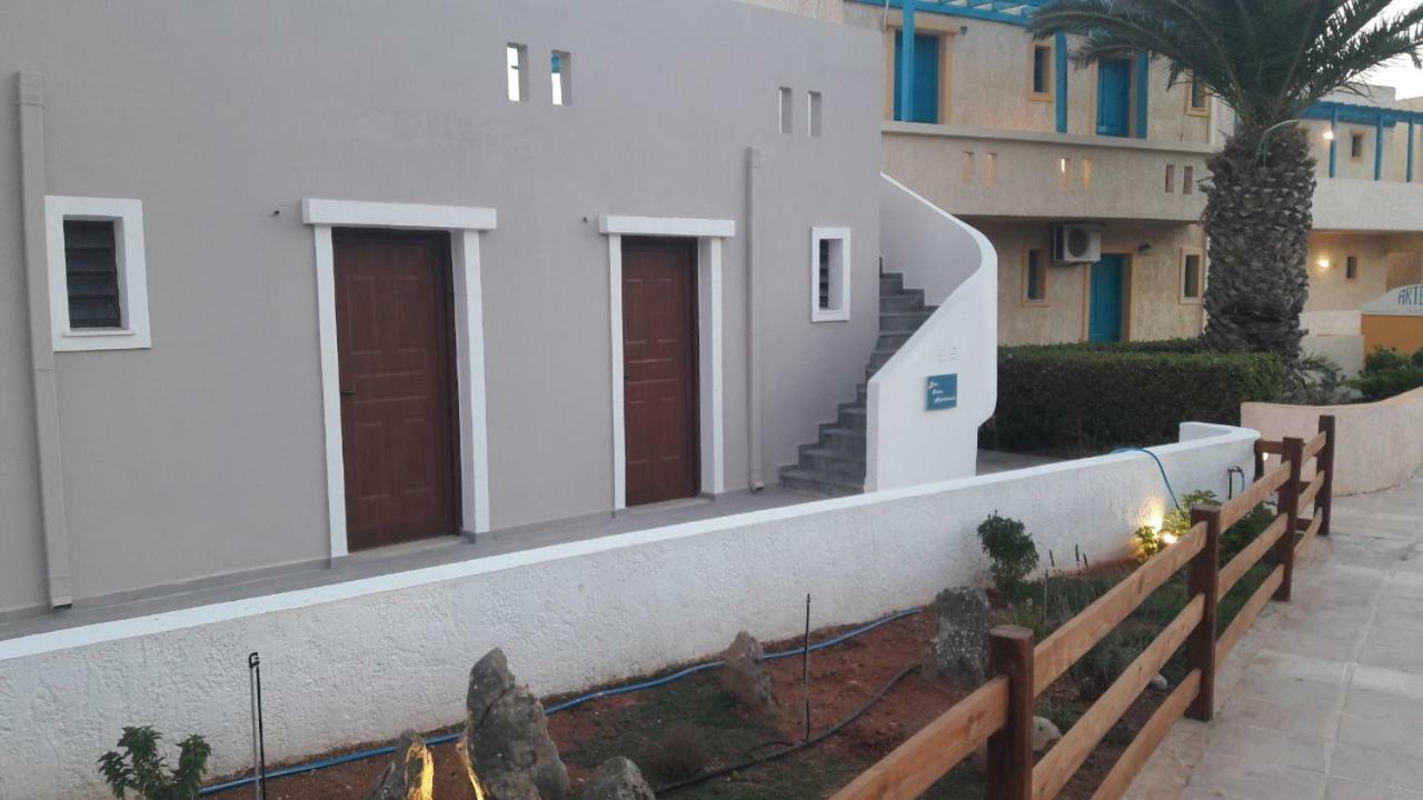 Blue Ocean Apartments Makrýgialos Extérieur photo